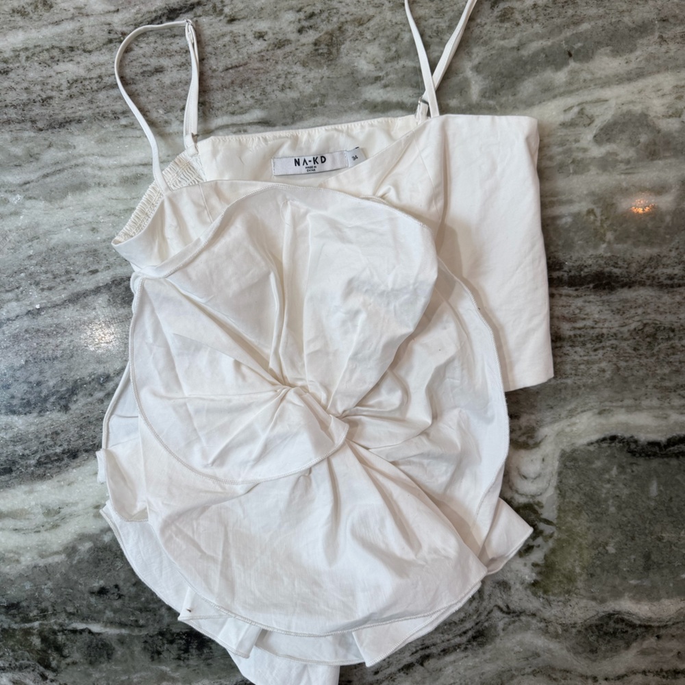 NA-KD White Statement Bow Asymmetrical Cami Top Size 34 (XS) - Picture 3 of 6